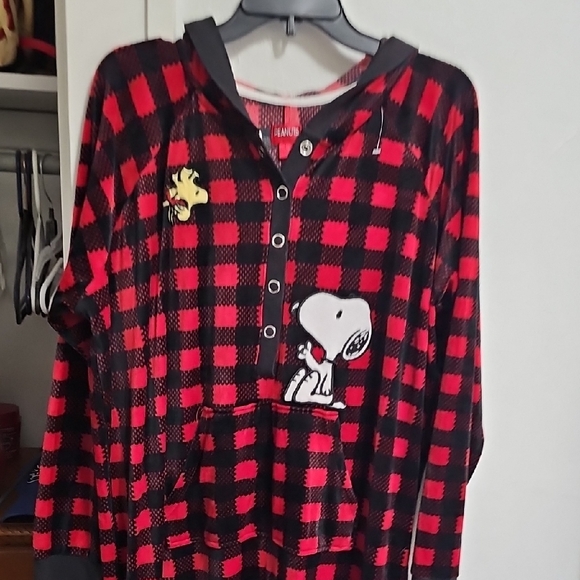 Peanuts  Adult Black and Red Checkered Snoopy Hoodie Pajamas - Picture 1 of 5
